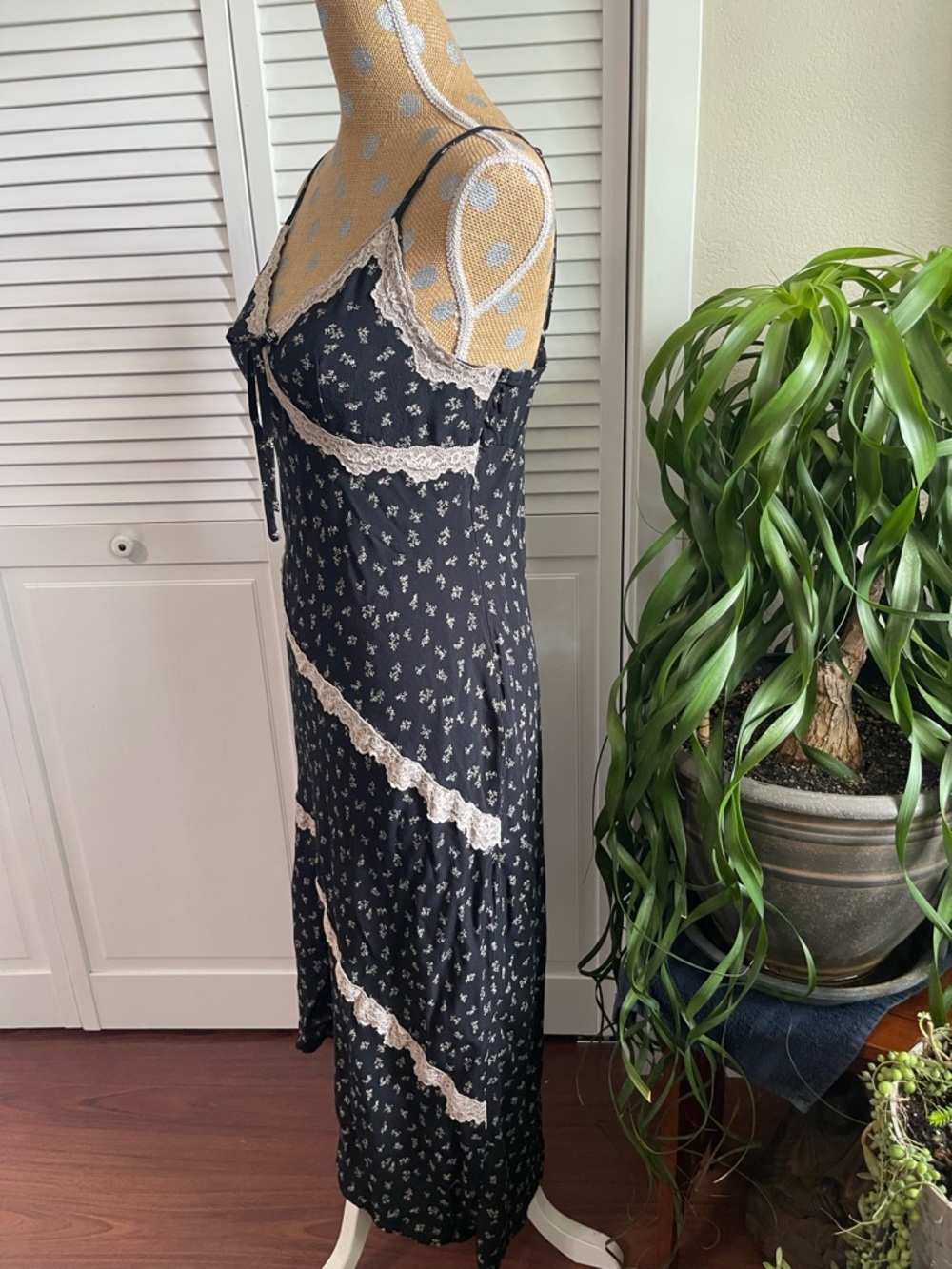 Wild Fable floral midi slip dress intricate lace trim  V-neckline Asymmetrical - Picture 3 of 8
